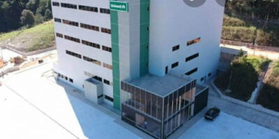 Hospital da Unimed, no Bairro Praia, em Itabira, parece pronto...Mas parado