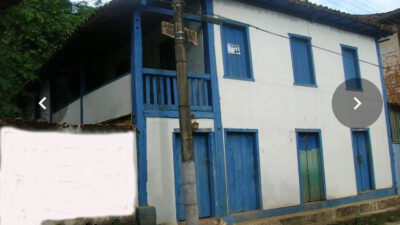 A fachada, em azul, e totalmente reconstituída, manterá o histórico casarão preservado.