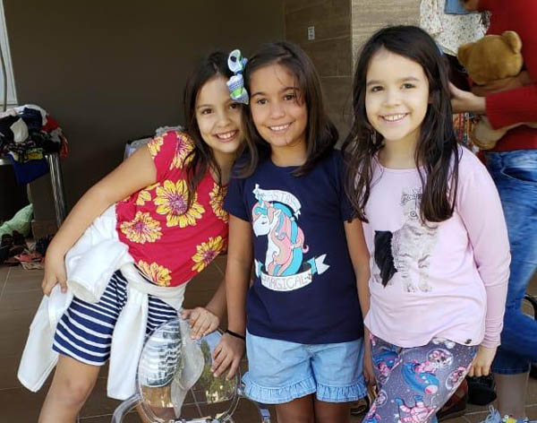 As meninas heroicas: Elis, Isabela e Laís lançaram a ideia, começaram com o bazar, atraíram apoio e construíram a casa de Zana