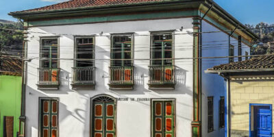 Atual prédio do Museu de Itabira, reformado e comemorando 50 anos de existência da instituição histórica itabirana