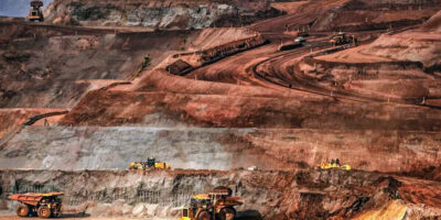 Minas de Itabira, à exceção do Cauê que virou uma cava imensa, continuam em operação e, por enquanto, gerando riquezas para a mineradora Vale