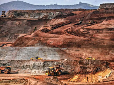 Minas de Itabira, à exceção do Cauê que virou uma cava imensa, continuam em operação e, por enquanto, gerando riquezas para a mineradora Vale