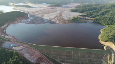 Será que o itabirano precisa sofrer mais que todos os povos do mundo? A cidade está cercada de barragens por todos os lados, ou seja, virou uma ilha de lamaçal ameaçados (Foto Divulgação)