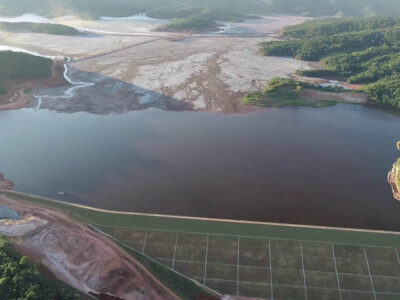 Será que o itabirano precisa sofrer mais que todos os povos do mundo? A cidade está cercada de barragens por todos os lados, ou seja, virou uma ilha de lamaçal ameaçados (Foto Divulgação)