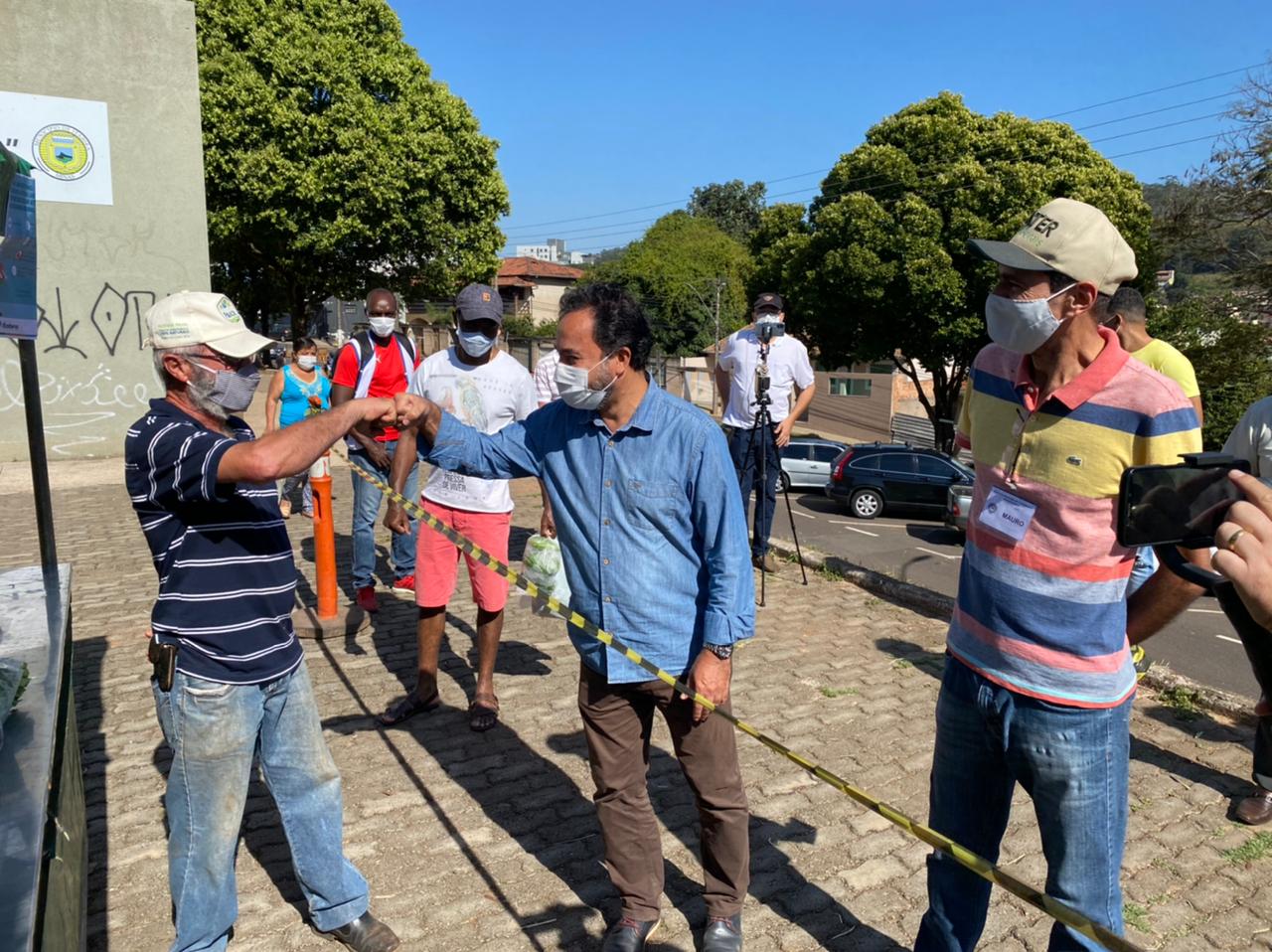 Prefeito de Itabira, Marco Antônio Lage, visitou a Feira Livre neste sábado (22) e foi recebido pelos feirantes e público presente