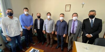 Prefeito Marco Antônio Lage, chefiou equipe itabirana que visitou o juiz federal em Nova Era, Miguel Ângelo de Alvarenga Lopes. Motivo: instalação de Unidade Avançada de Atendimento em Itabira