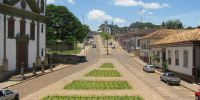 Vista parcial da histórica e turística cidade de Santa Bárbara que organiza seus serviços para a população durante a pandemia (Fotos: Divulgação)