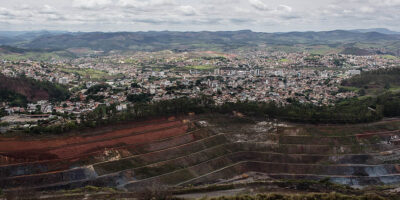 Uma visão geral: a Vale invadiu o espaço urbano de Itabira, cresceu e se agigantou