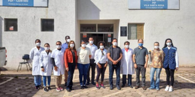 Equipe de vacinação com o prefeito, secretária de Saúde e vereadores no PSF (Centro/Vila Santa Rosa)