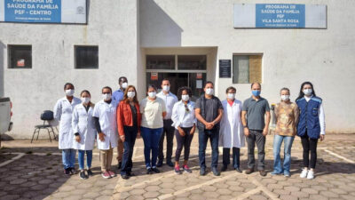 Equipe de vacinação com o prefeito, secretária de Saúde e vereadores no PSF (Centro/Vila Santa Rosa)
