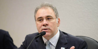Ministro da Saúde, Marcelo Queiroga informa que 3 milhões de doses da Janssen chegam ao Brasil ainda este mês e que esta vacina é restrita a uma dose apenas