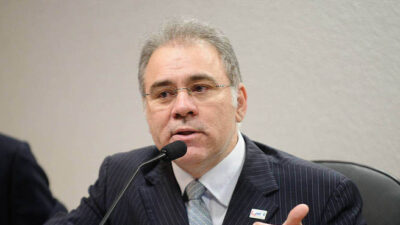 Ministro da Saúde, Marcelo Queiroga informa que 3 milhões de doses da Janssen chegam ao Brasil ainda este mês e que esta vacina é restrita a uma dose apenas
