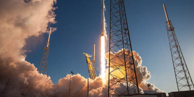 Decolagem do foguete Falcon 9, que levou em 2018 o TESS ao espaço: constantes visitas ao espaço sideral ainda não levou a ciência a conclusões seguras © Wikimedia Commons