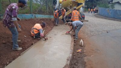 Construção de passeio do Bairro Campestre ao Pedreira, iniciada em abril, será concluída em setembro, segundo Secretaria Municipal de Obras