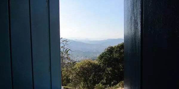Vista das montanhas de Minas de dentro da cartuxa onde Dom Viçoso faleceu em 7 de julho de 1875 (Foto de João Lucas Ferreira Basílio/Divulgação)